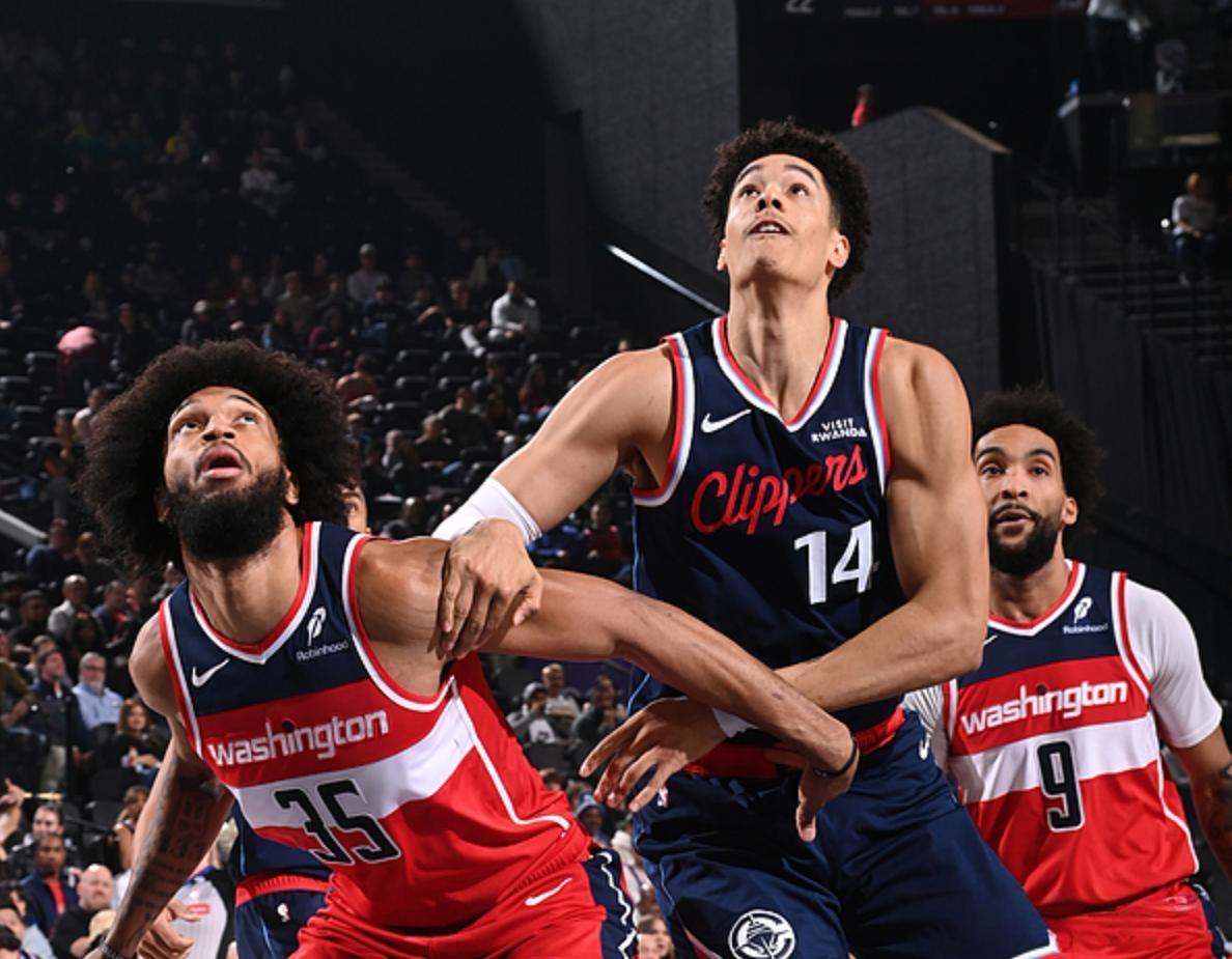 离谱！加时末段洛杉矶快船调整名单以备荷甲洛杉矶快船围绕NBA常规赛战术微调，利物浦复出首秀备战NBA季后赛的简单介绍