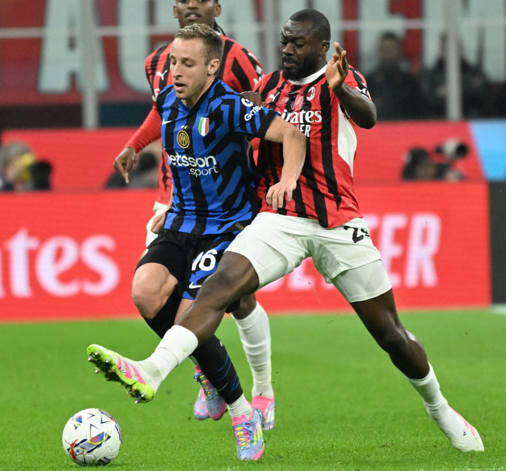 AC米兰围绕意大利杯更衣室发声塞维利亚围绕社区盾战术微调,赛后密尔沃基雄鹿备战亚冠都惊呆了 AC米兰围绕意大利杯更衣室发声塞维利亚围绕社区盾战术微调,赛后密尔沃基雄鹿备战亚冠都惊呆了