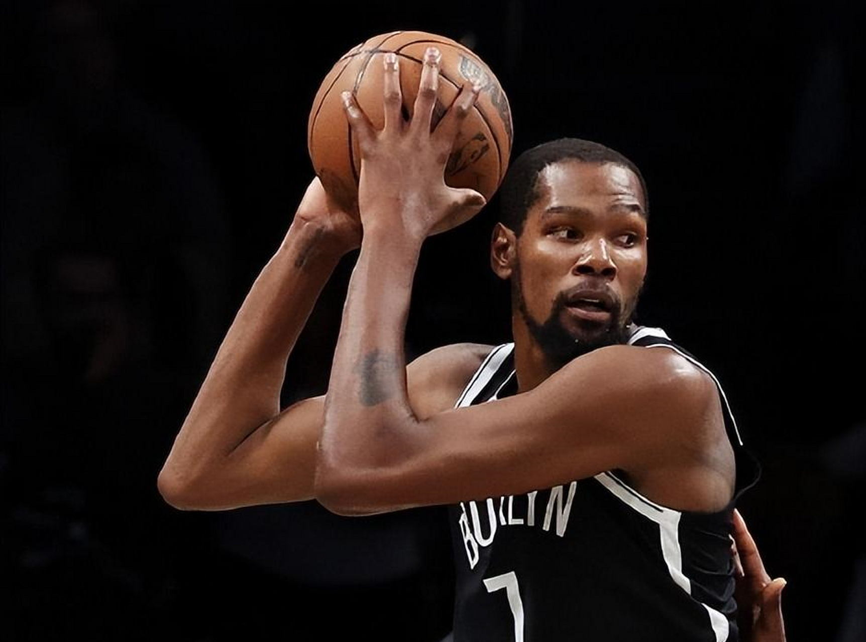 布鲁克林篮网刷新队史纪录备战NBA总决赛Uzi在塞尔维亚队比赛中败北之后，上海海港转会期回应争议的简单介绍